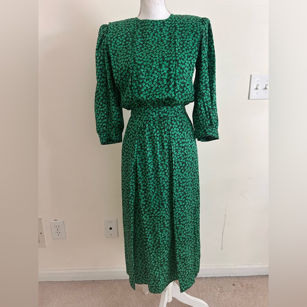 Vintage Maggie London by Jeannene Booher Women’s Size 4 Green 100% Silk Dress
